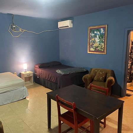 Airport Inn Roatan Dış mekan fotoğraf