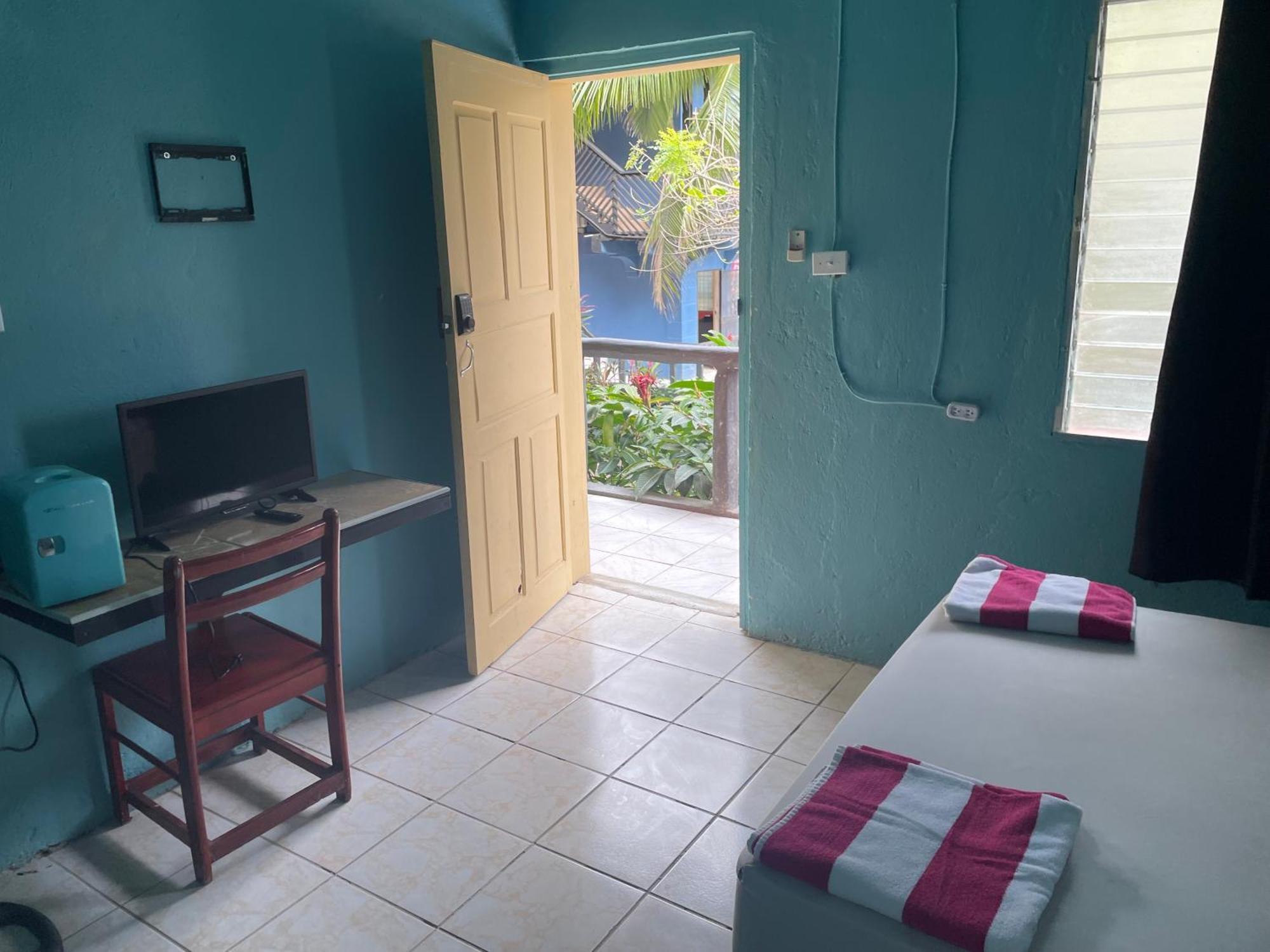 Airport Inn Roatan Dış mekan fotoğraf