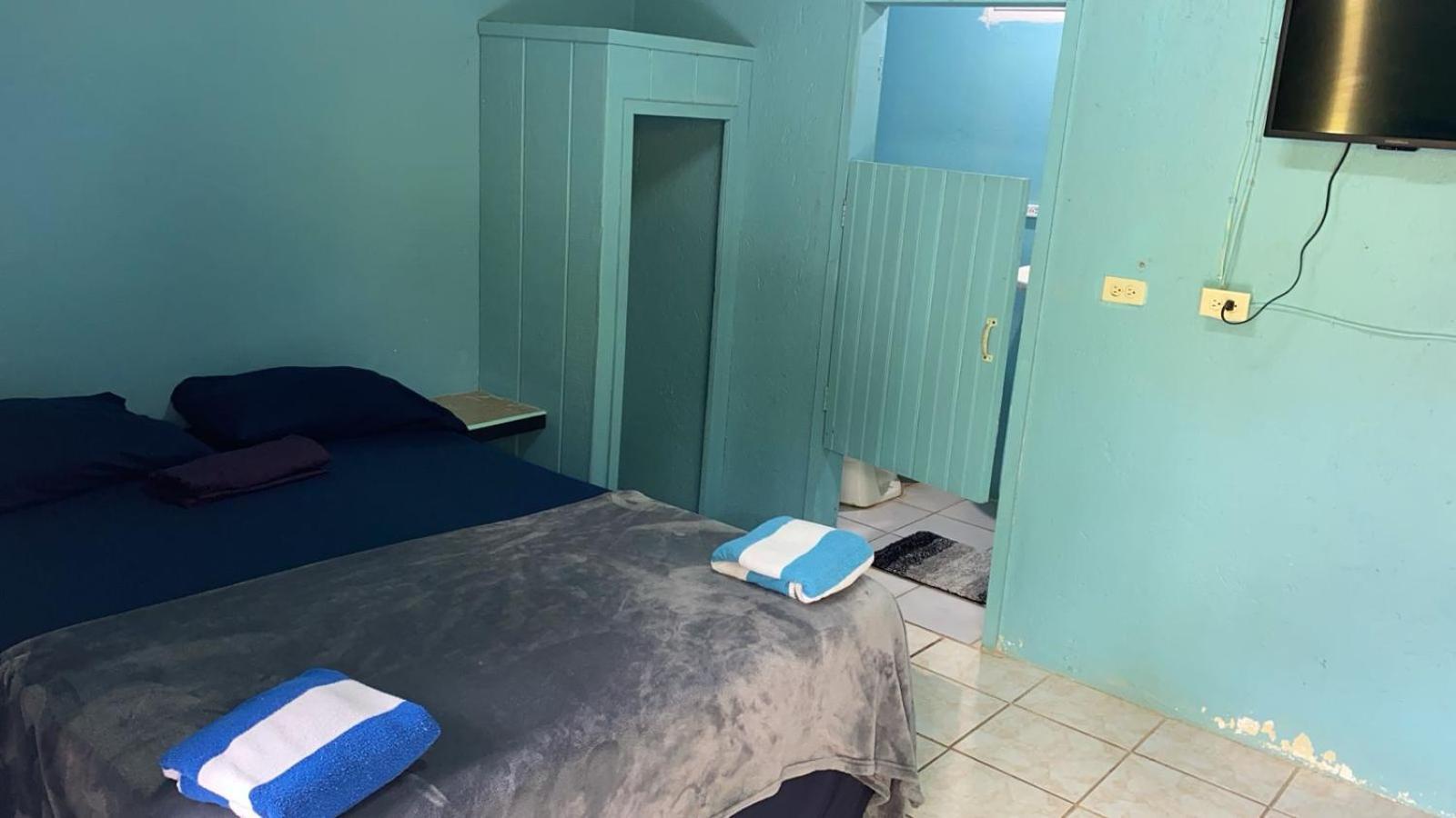 Airport Inn Roatan Dış mekan fotoğraf