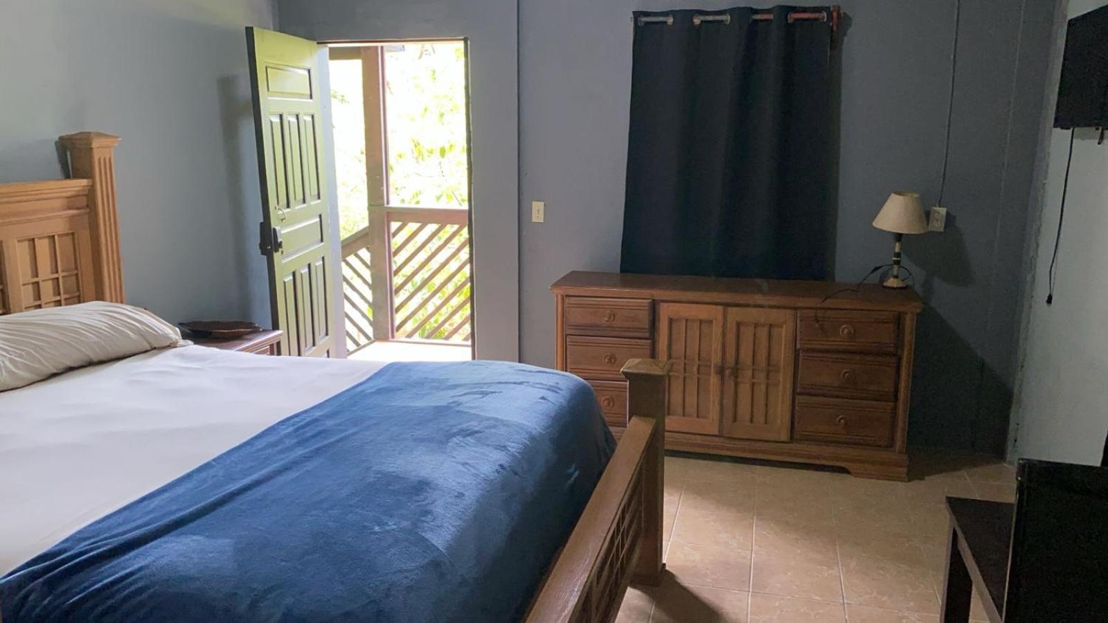 Airport Inn Roatan Dış mekan fotoğraf