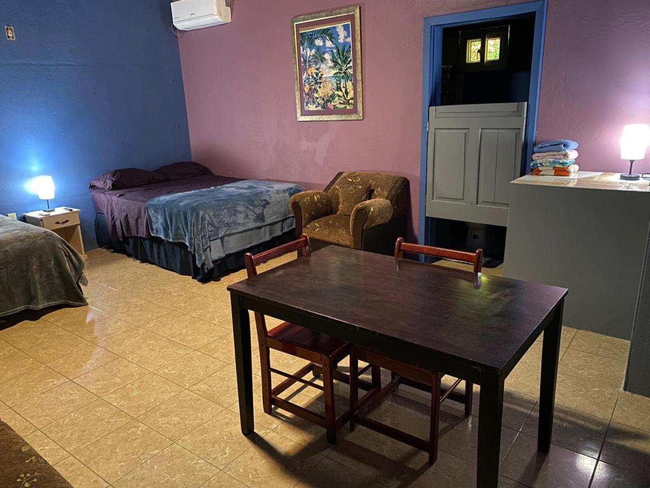 Airport Inn Roatan Dış mekan fotoğraf