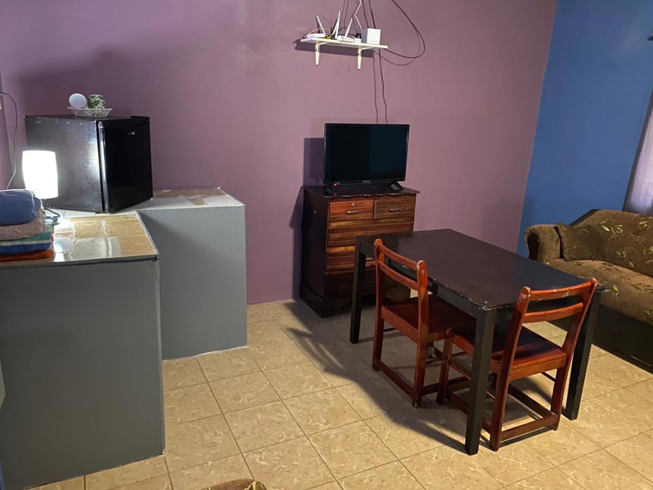 Airport Inn Roatan Dış mekan fotoğraf