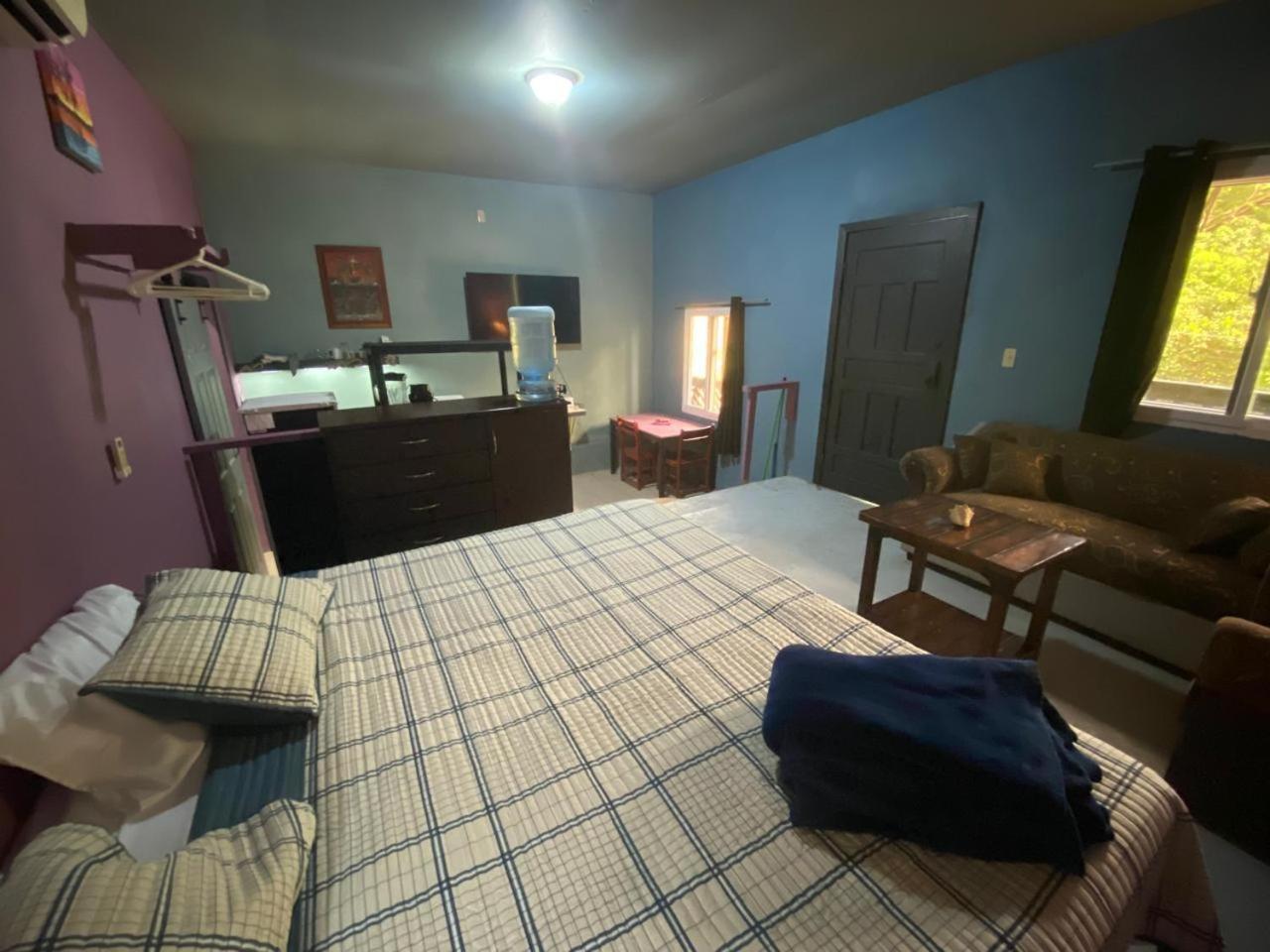 Airport Inn Roatan Dış mekan fotoğraf