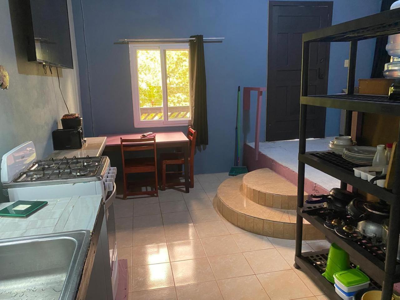 Airport Inn Roatan Dış mekan fotoğraf