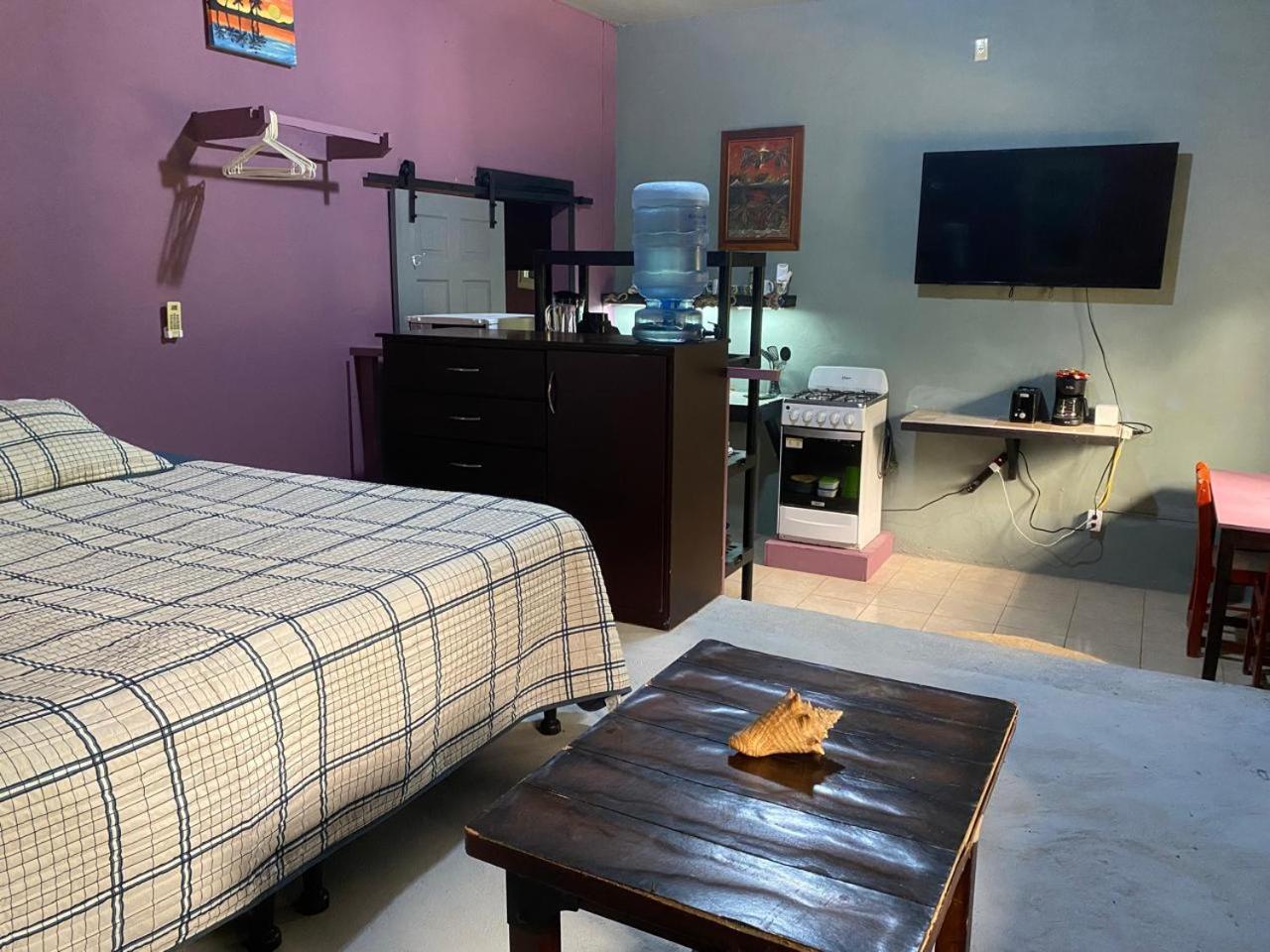 Airport Inn Roatan Dış mekan fotoğraf